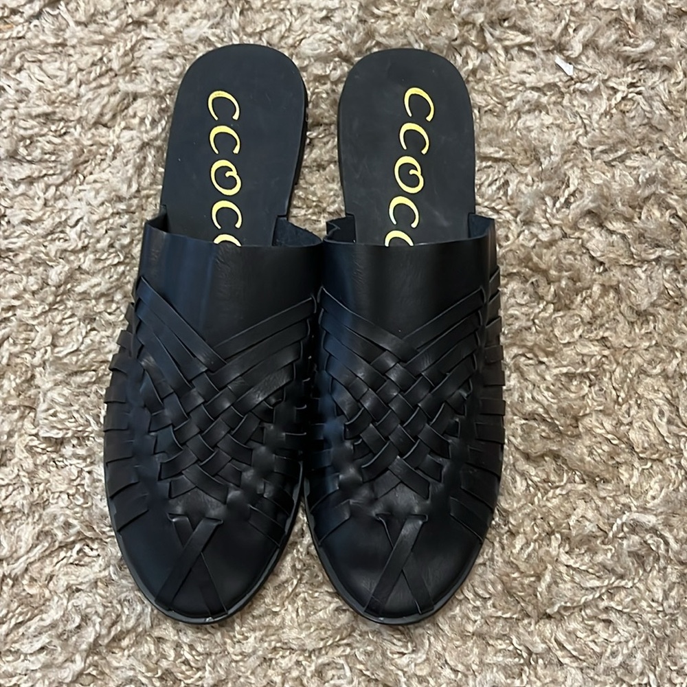 CCOCCI Woven Mule Flats Faux Leather Black Size 10 EUC / Great Condition Runs Sm